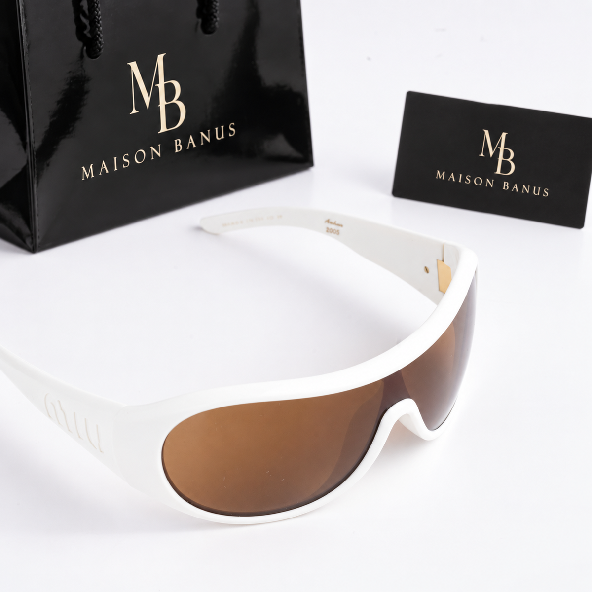 MM03 - White